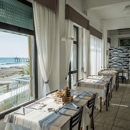 Hotel Maremola 2*